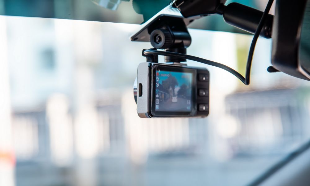 Cât de legal este să filmezi traficul cu o cameră video de bord?